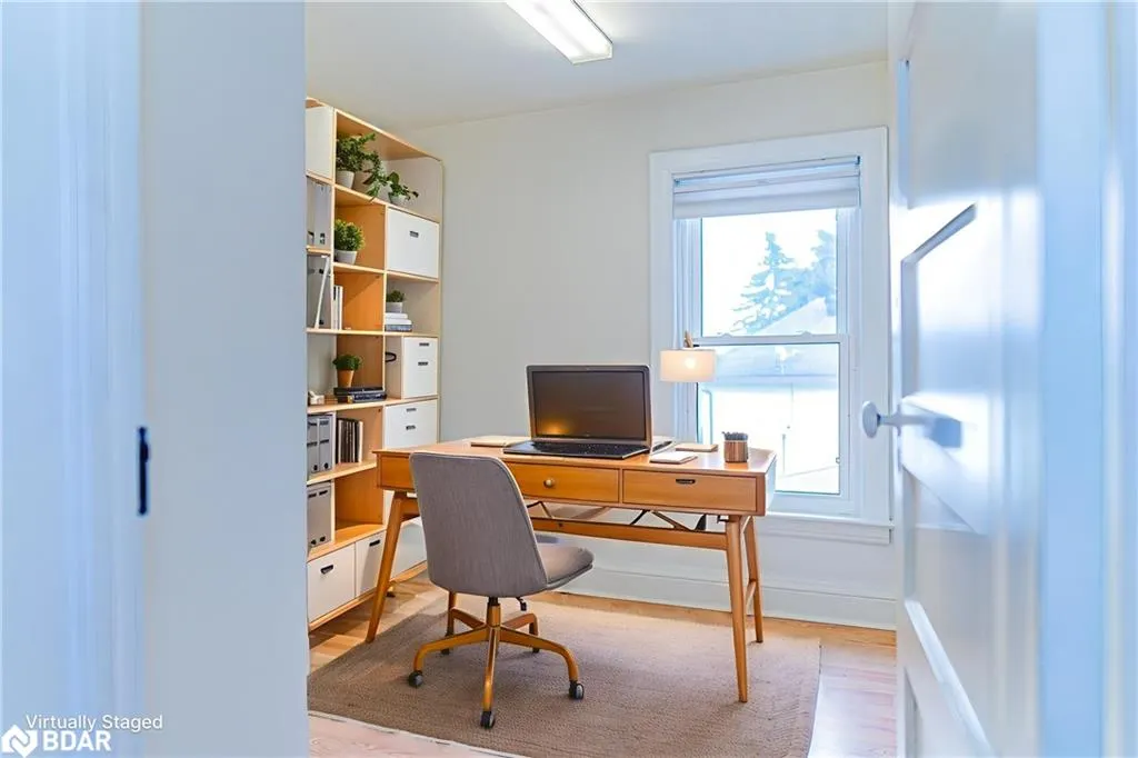 153 Colborne Street W