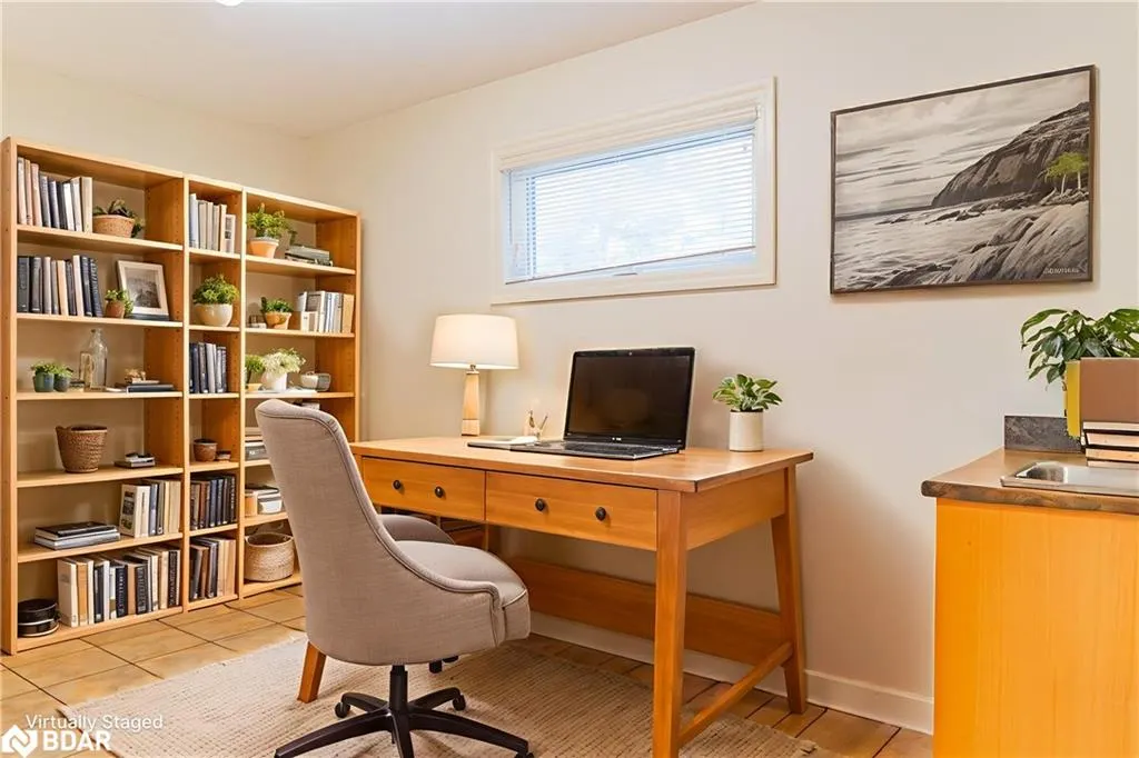 153 Colborne Street W