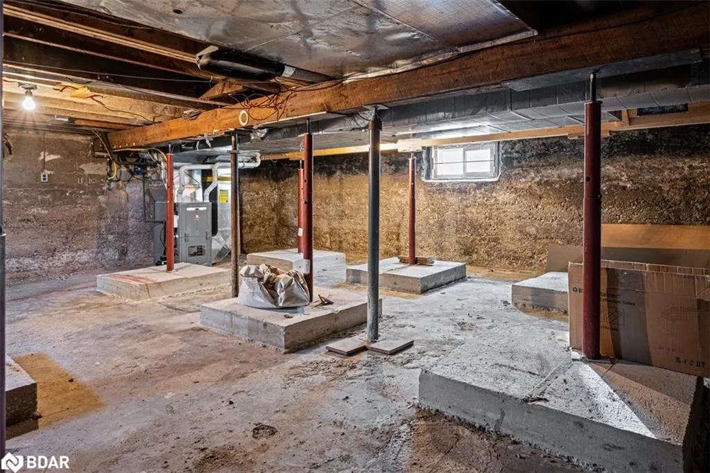 153 Colborne Street W