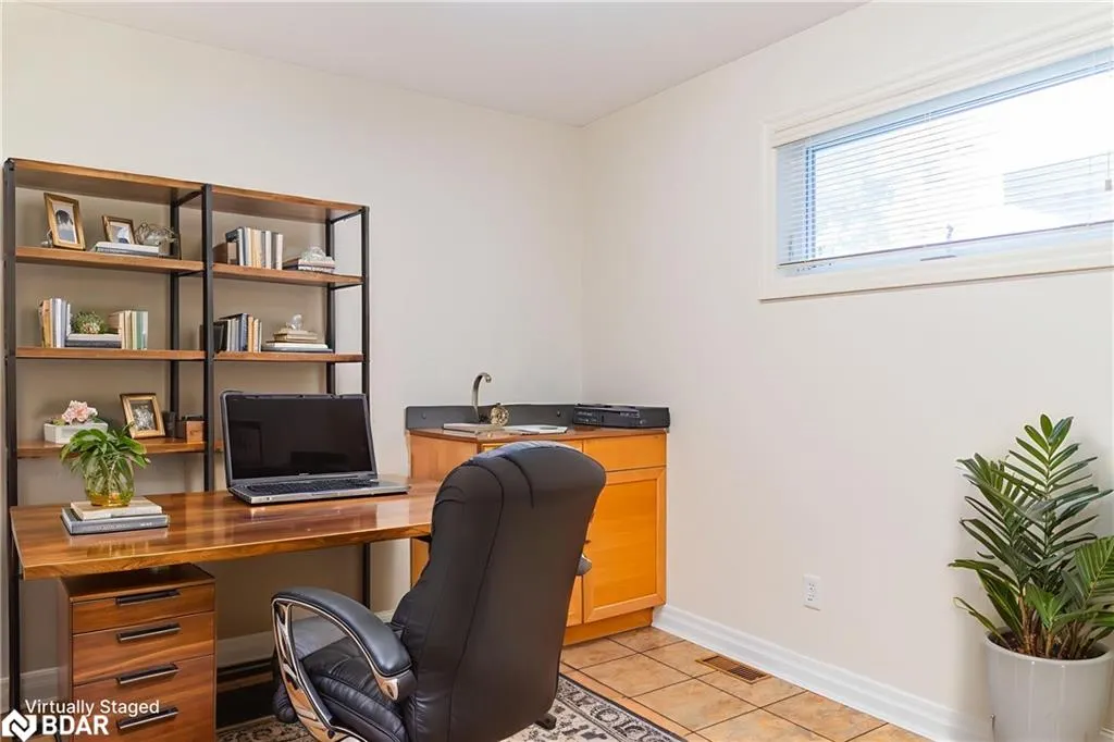153 Colborne Street W