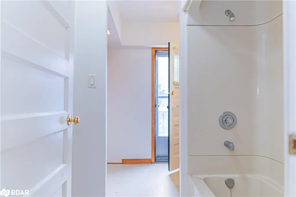 153 Colborne Street W