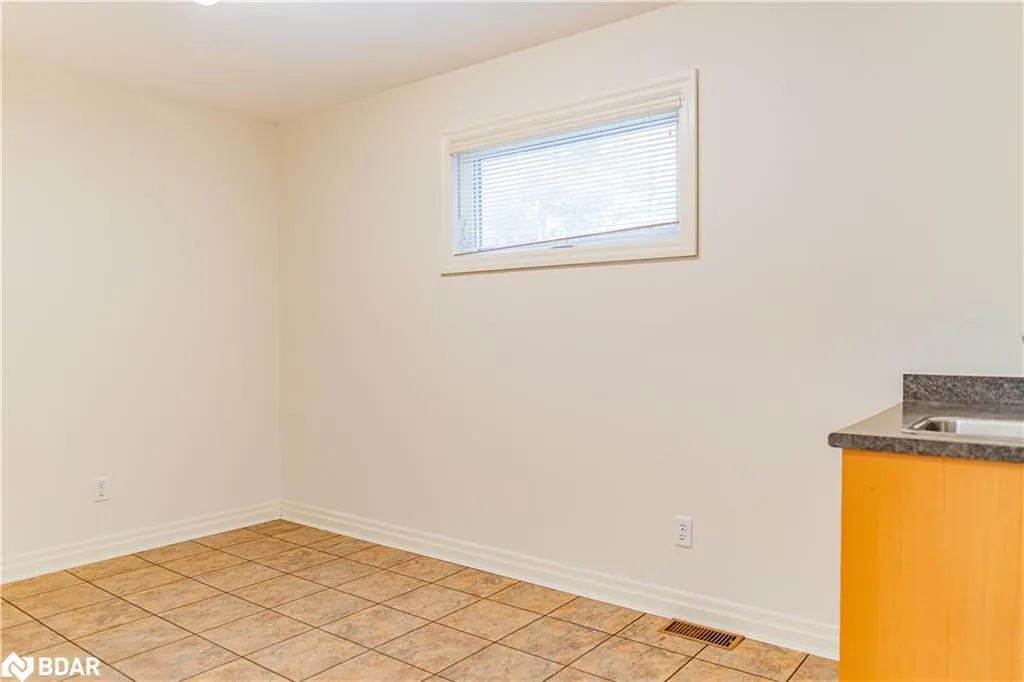 153 Colborne Street W