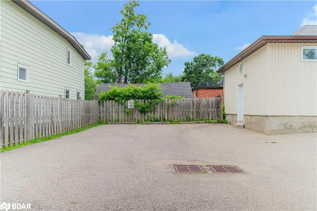 153 Colborne Street W
