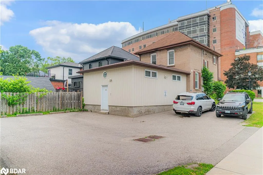 153 Colborne Street W