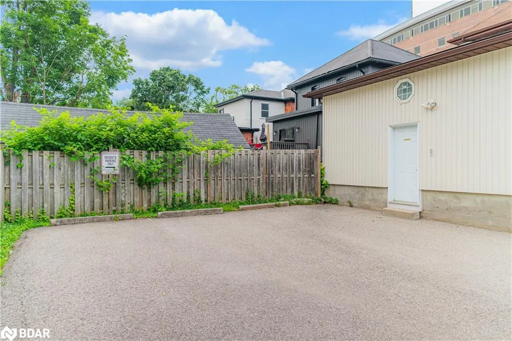 153 Colborne Street W