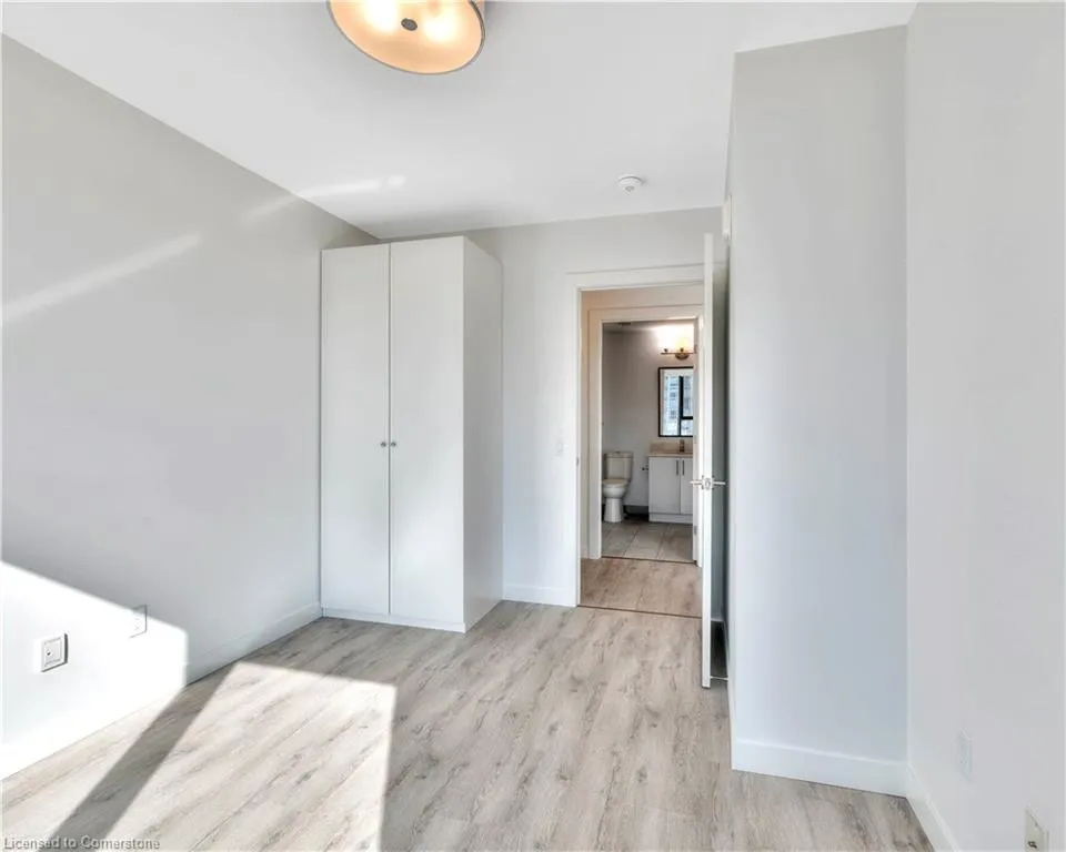 181 King Street S, #914