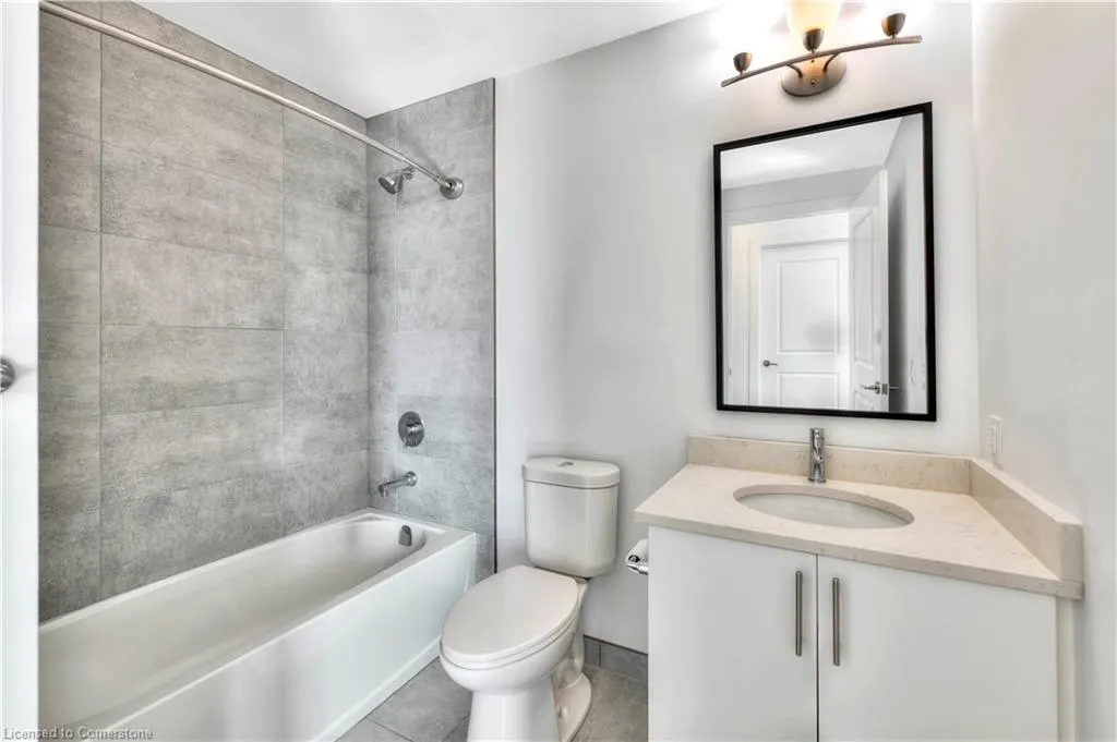 181 King Street S, #914