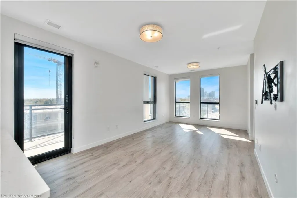 181 King Street S, #914