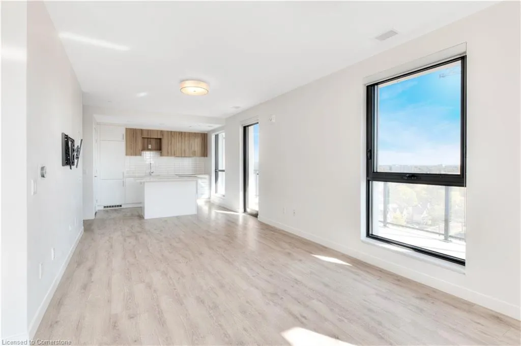 181 King Street S, #914