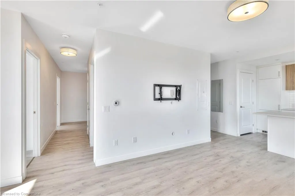 181 King Street S, #914