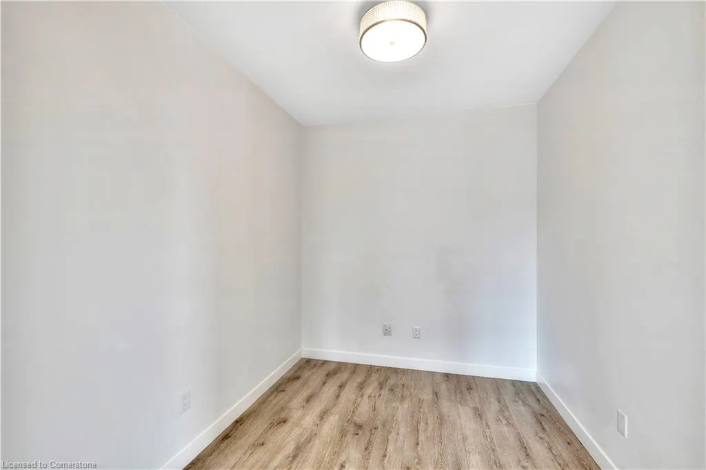 181 King Street S, #914