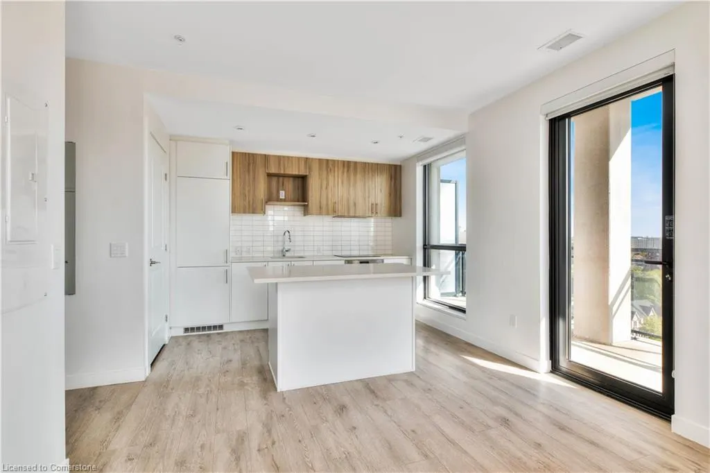 181 King Street S, #914