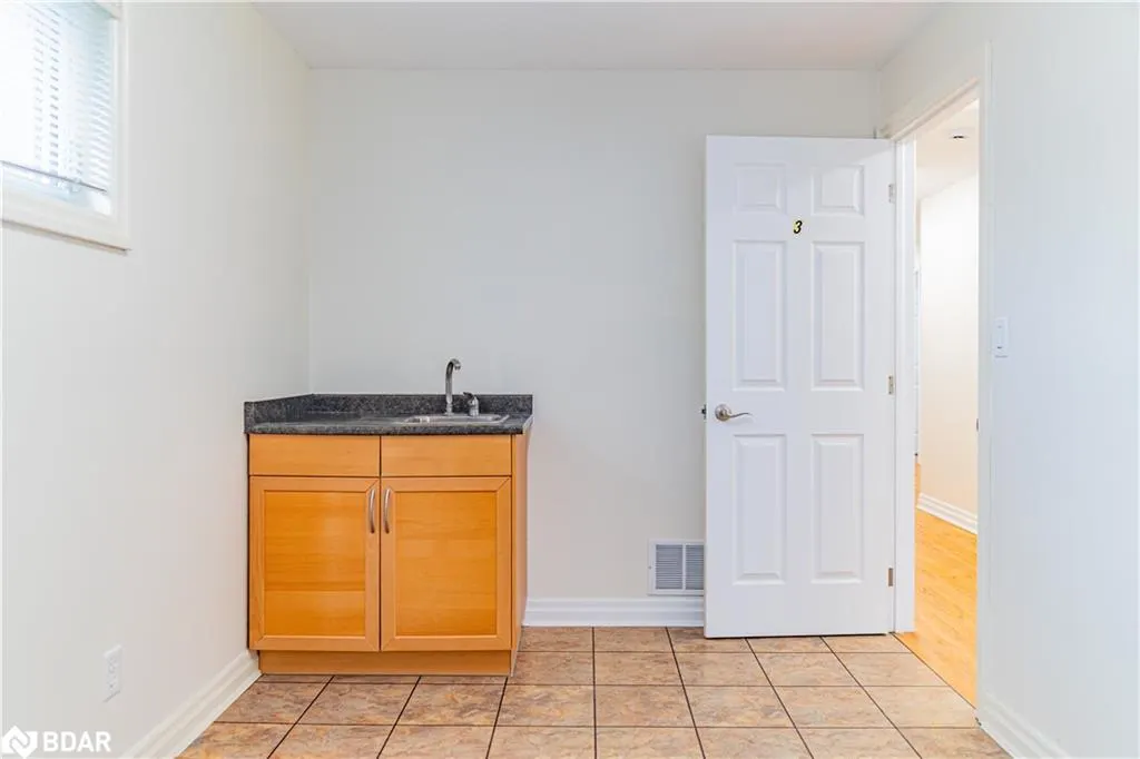 153 Colborne Street W