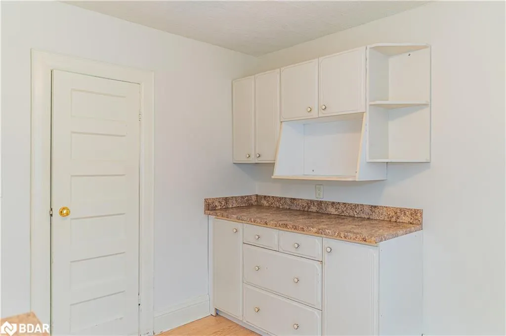 153 Colborne Street W