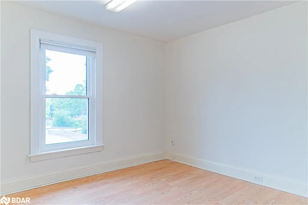 153 Colborne Street W