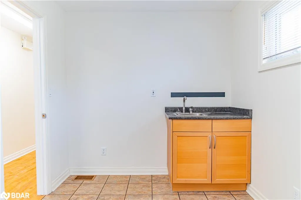 153 Colborne Street W