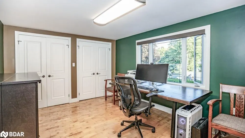 112 Lakeshore Road W