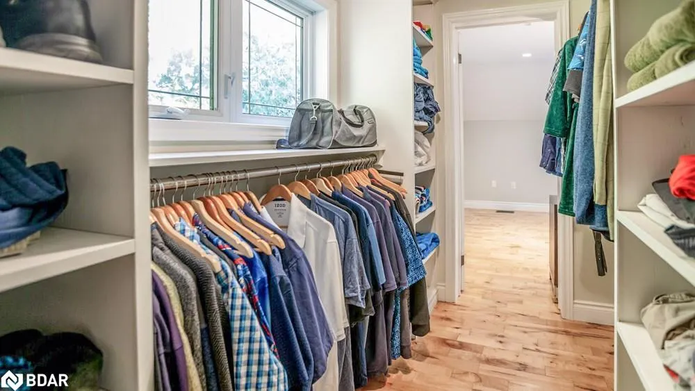 112 Lakeshore Road W