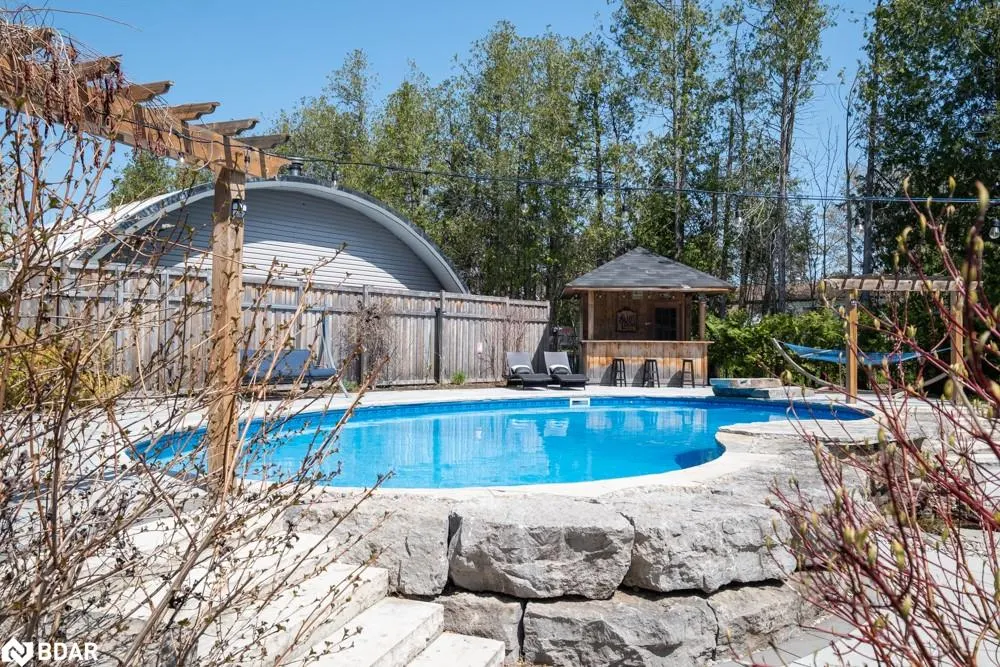 112 Lakeshore Road W