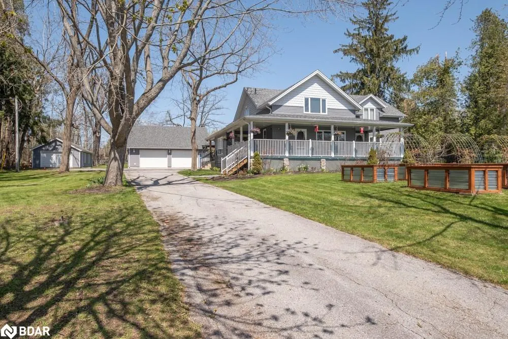 112 Lakeshore Road W
