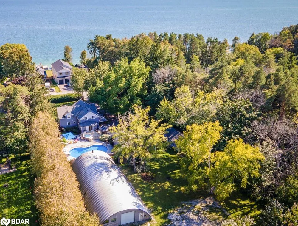112 Lakeshore Road W