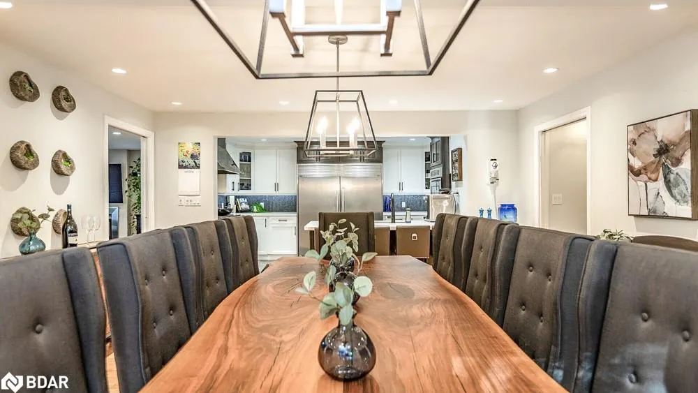 112 Lakeshore Road W