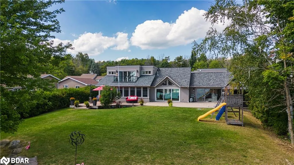 183 Lakeshore Road W