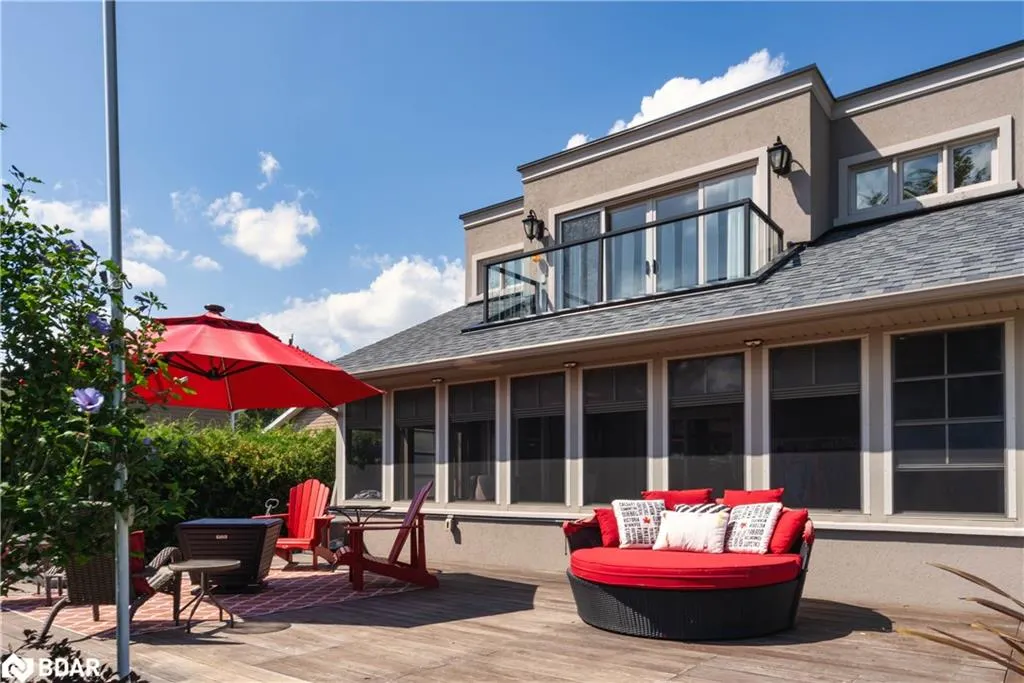183 Lakeshore Road W