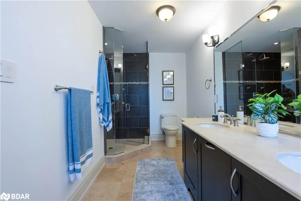 183 Lakeshore Road W