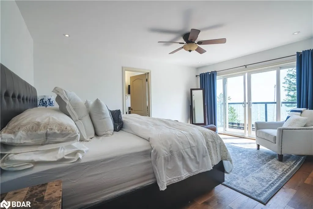 183 Lakeshore Road W