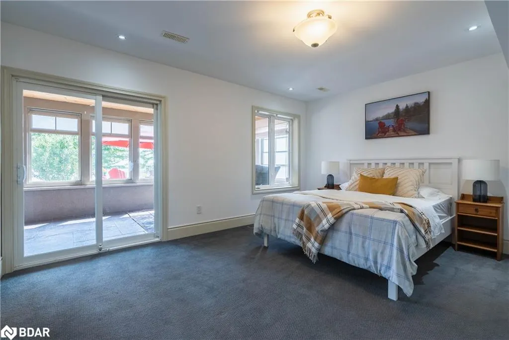 183 Lakeshore Road W