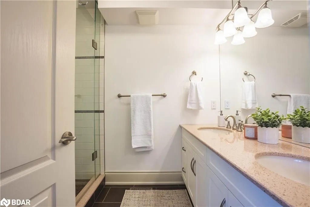 183 Lakeshore Road W