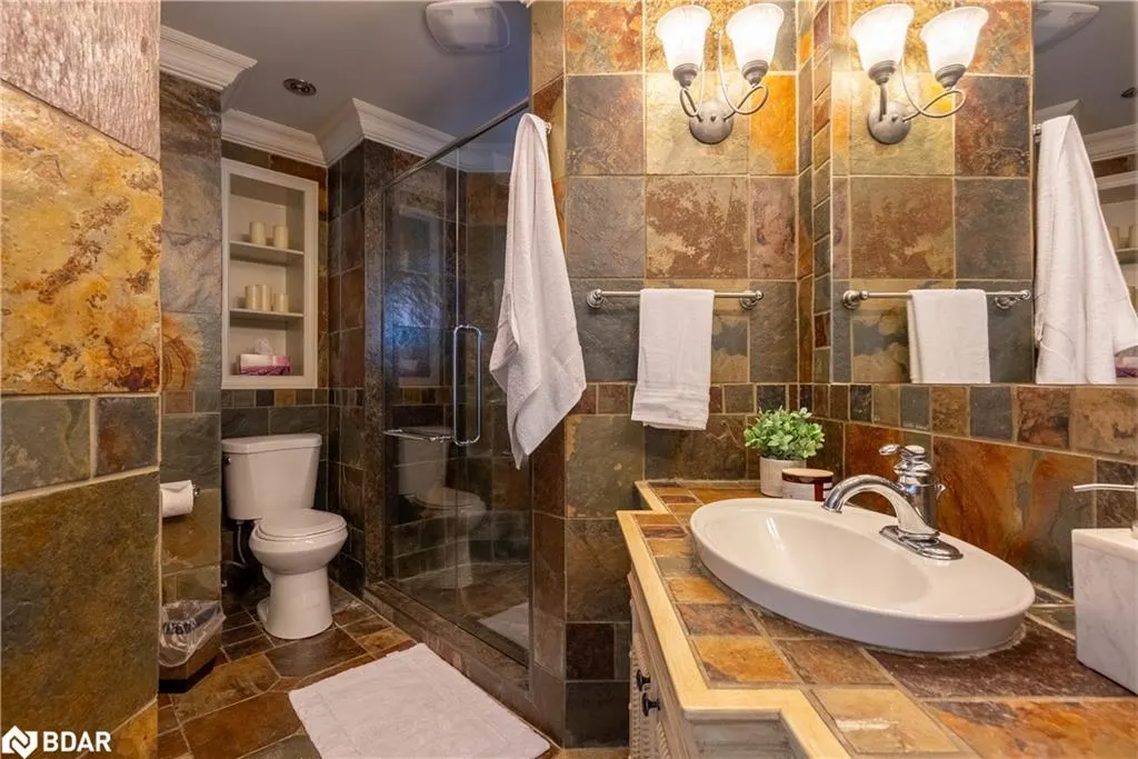 183 Lakeshore Road W