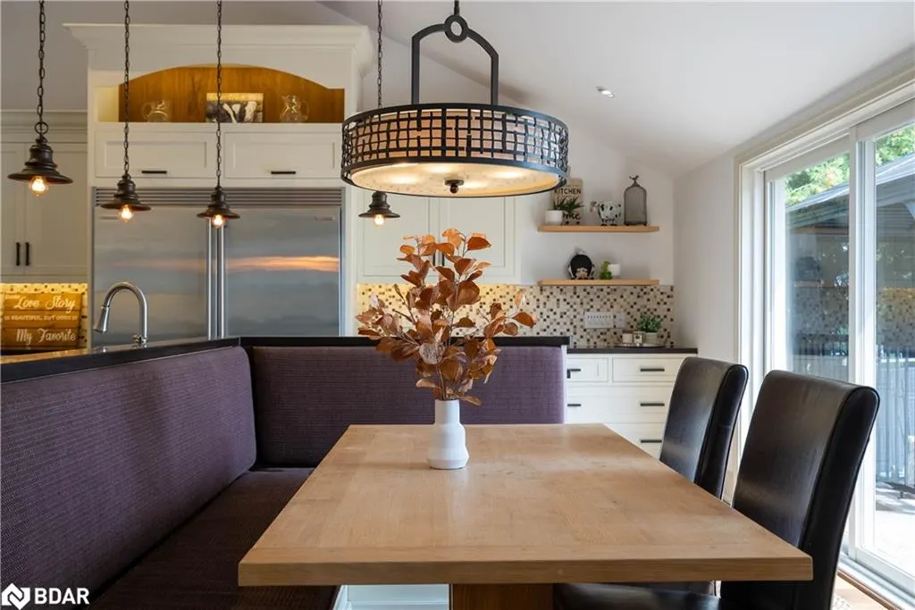 183 Lakeshore Road W