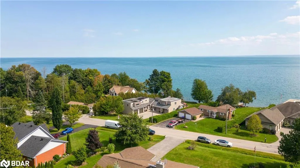 183 Lakeshore Road W
