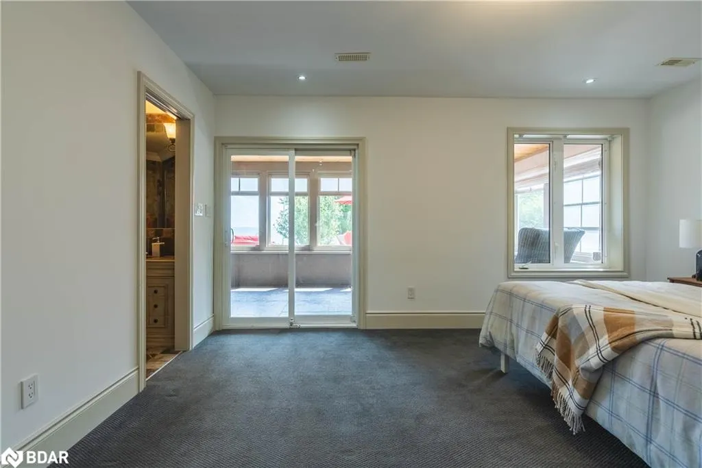 183 Lakeshore Road W