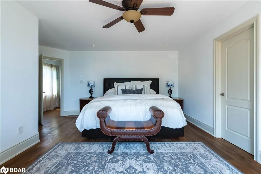 183 Lakeshore Road W