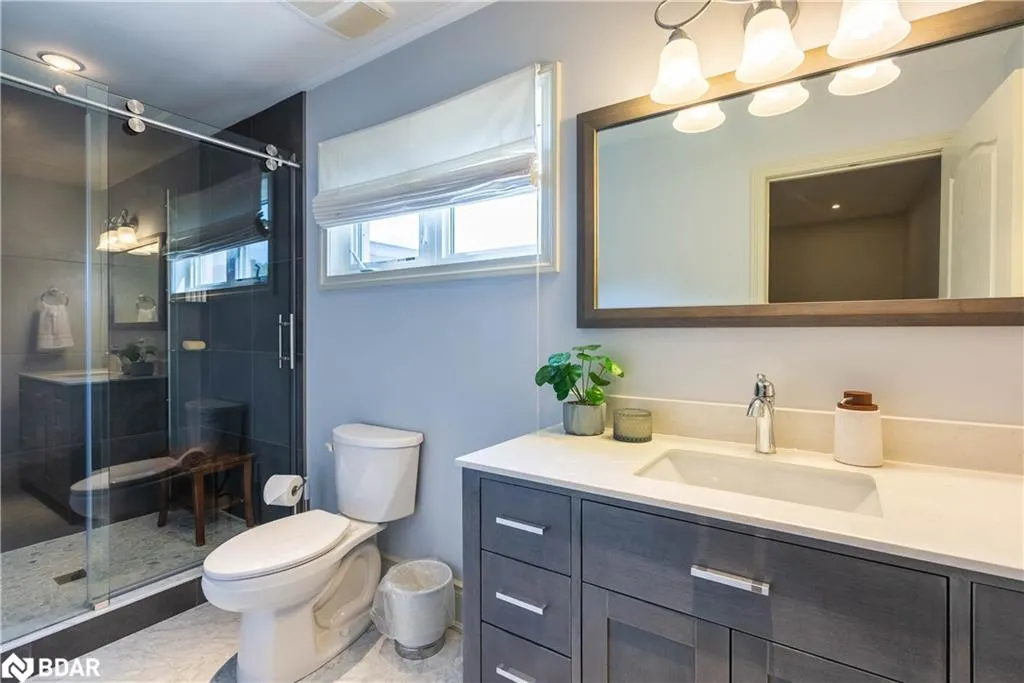 183 Lakeshore Road W