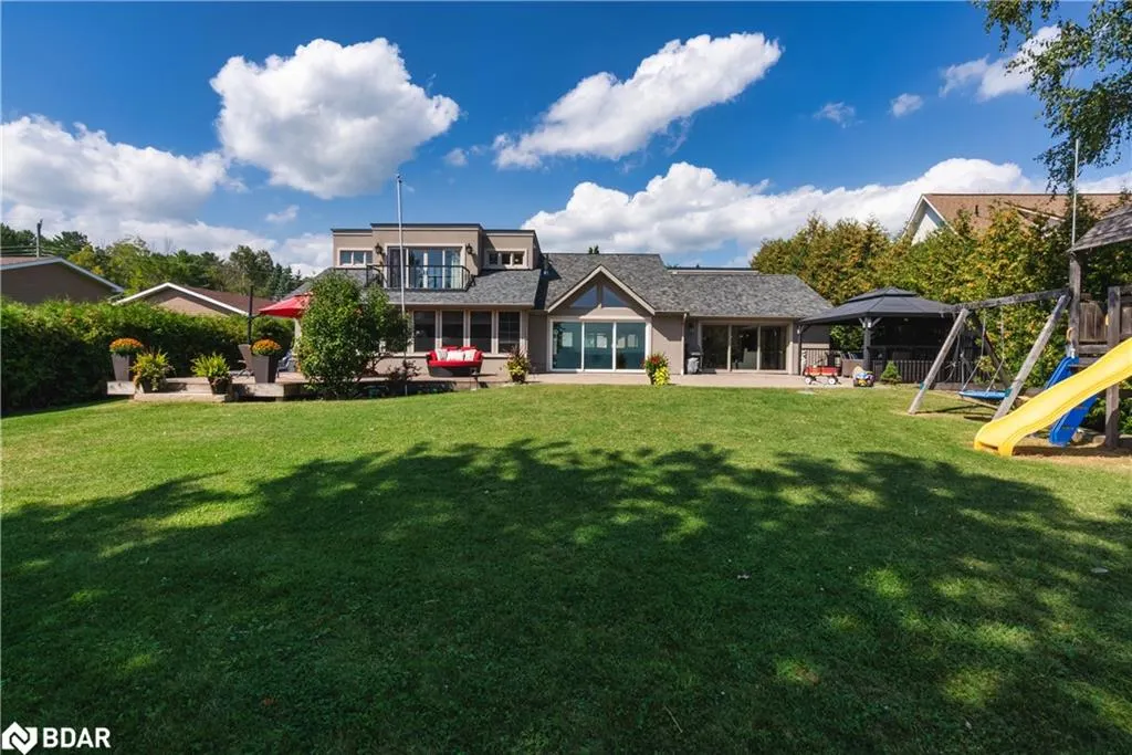183 Lakeshore Road W