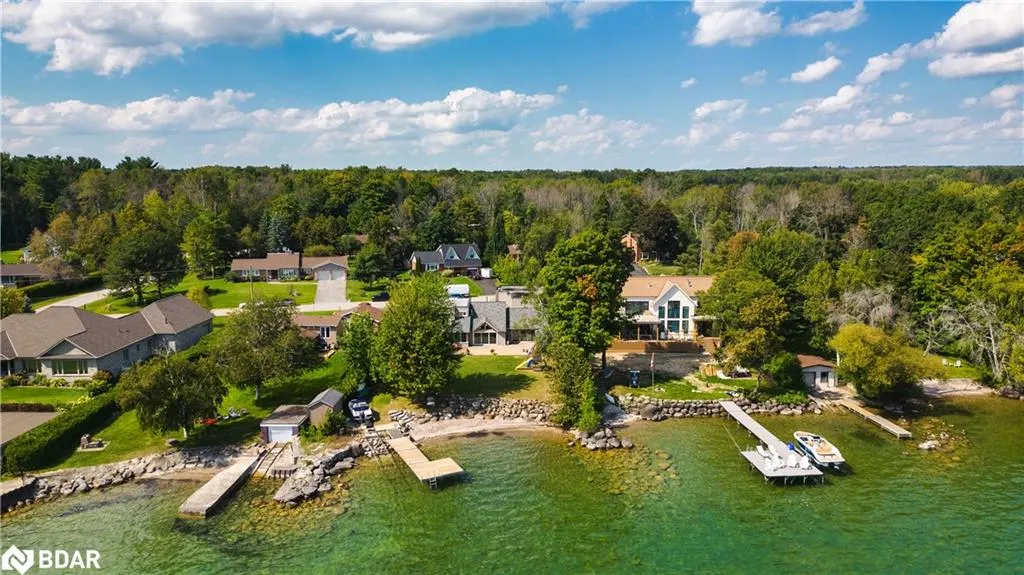 183 Lakeshore Road W