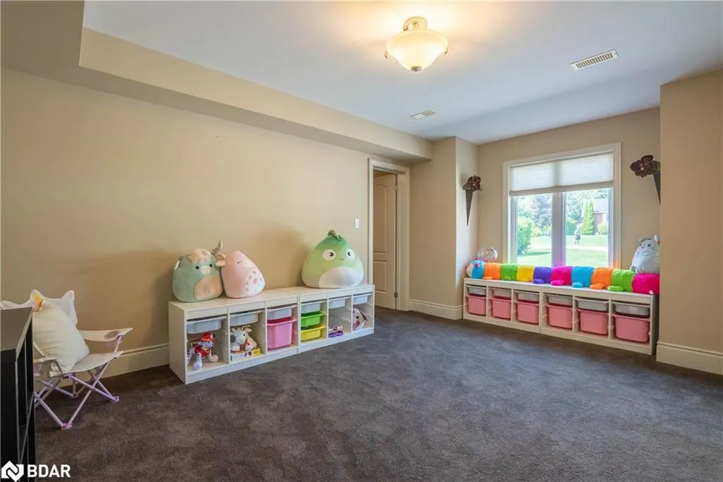 183 Lakeshore Road W