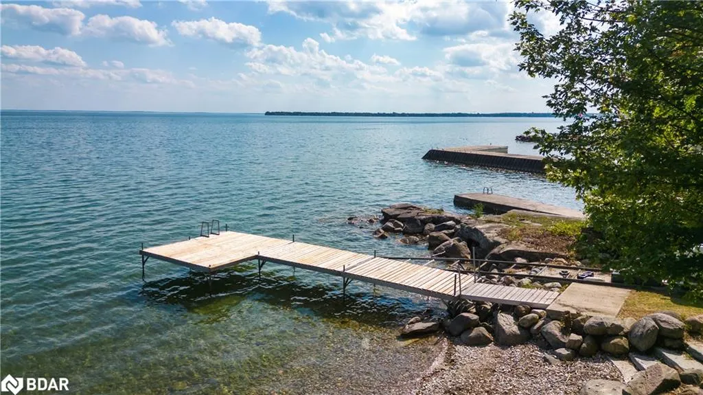 183 Lakeshore Road W