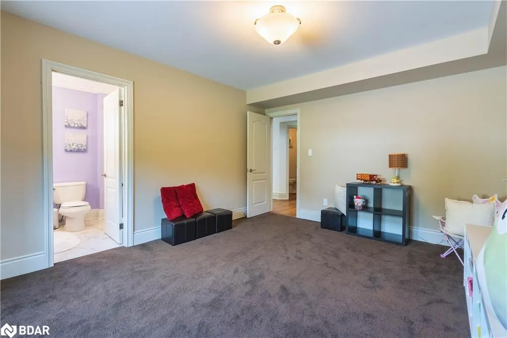 183 Lakeshore Road W