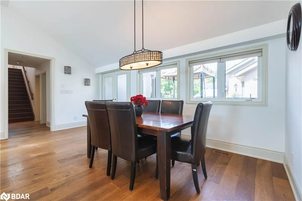 183 Lakeshore Road W