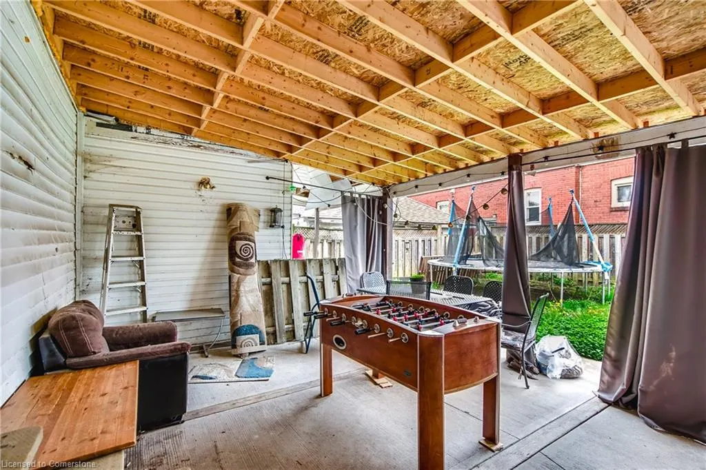 4674 Ryerson Crescent