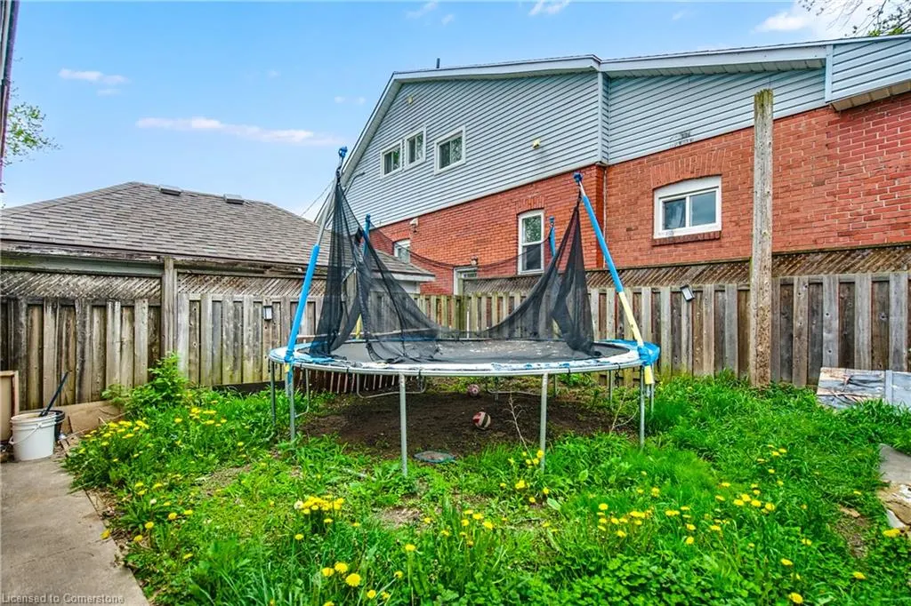 4674 Ryerson Crescent