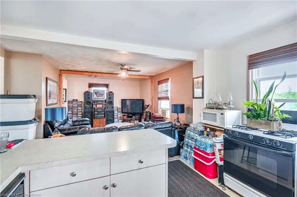 4674 Ryerson Crescent