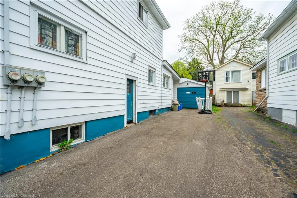 4674 Ryerson Crescent