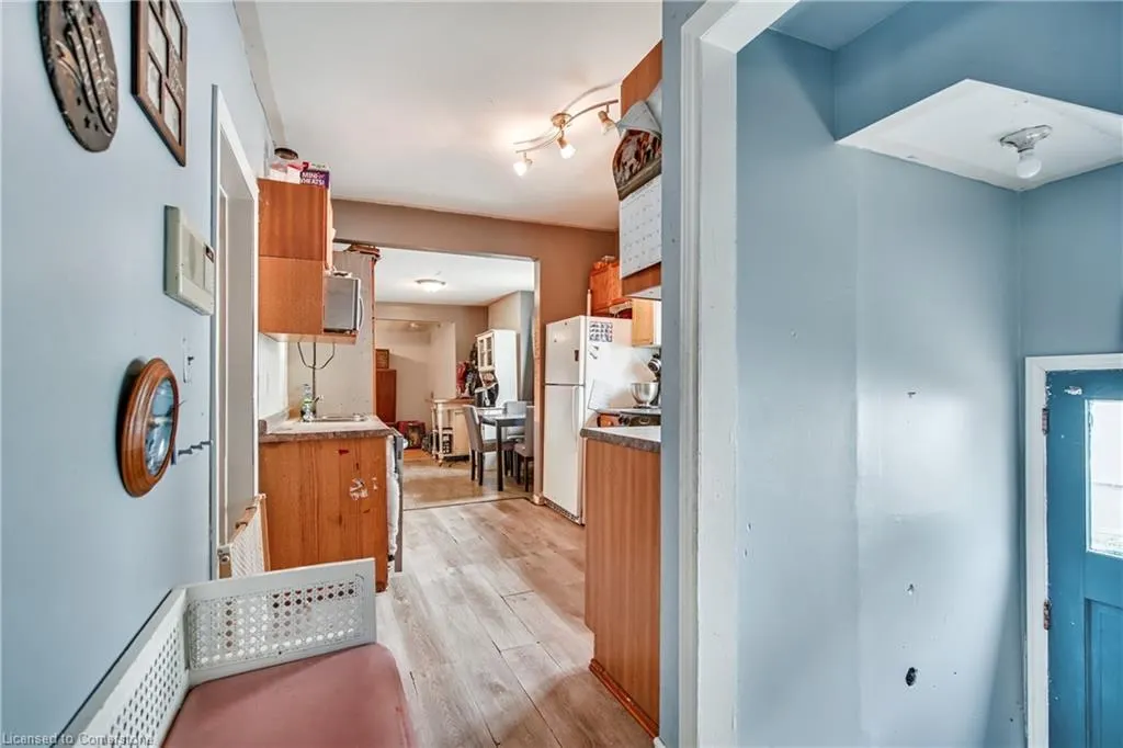 4674 Ryerson Crescent