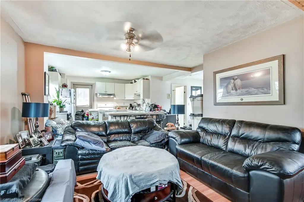 4674 Ryerson Crescent